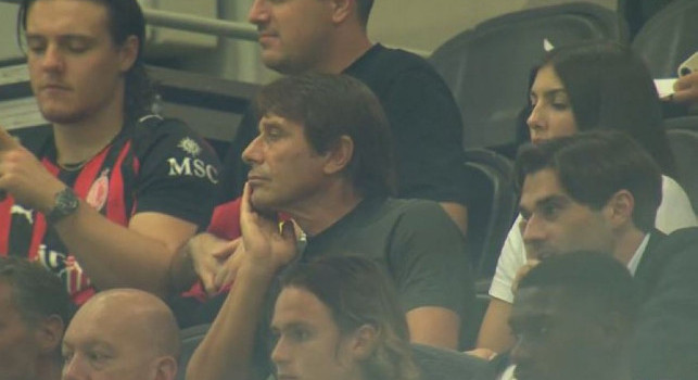 Milan-Benfica, che sorpresa sugli spalti: a San Siro c’&egrave; anche Antonio Conte! | FOTO