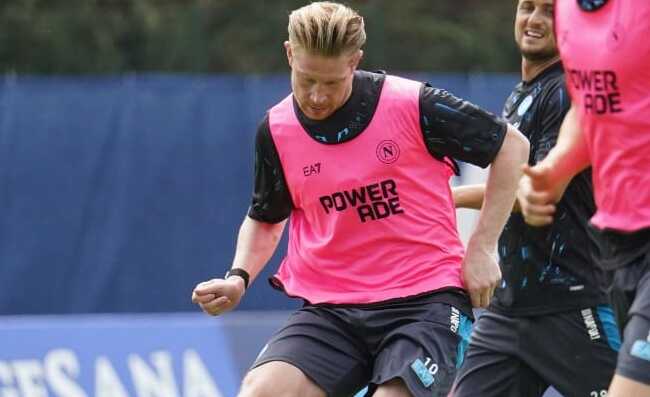 De Bruyne e Di Lorenzo a Castel Volturno, prove generali per Napoli-Frosinone: il report