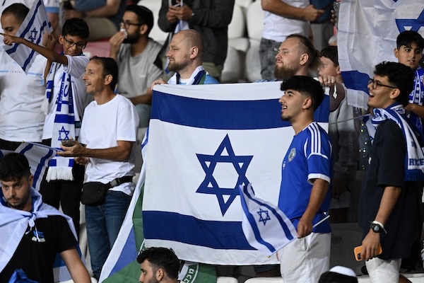 Irlanda-Israele, un giocatore israeliano avrebbe sputato a un prepatore atletico irlandese: la Uefa indaga