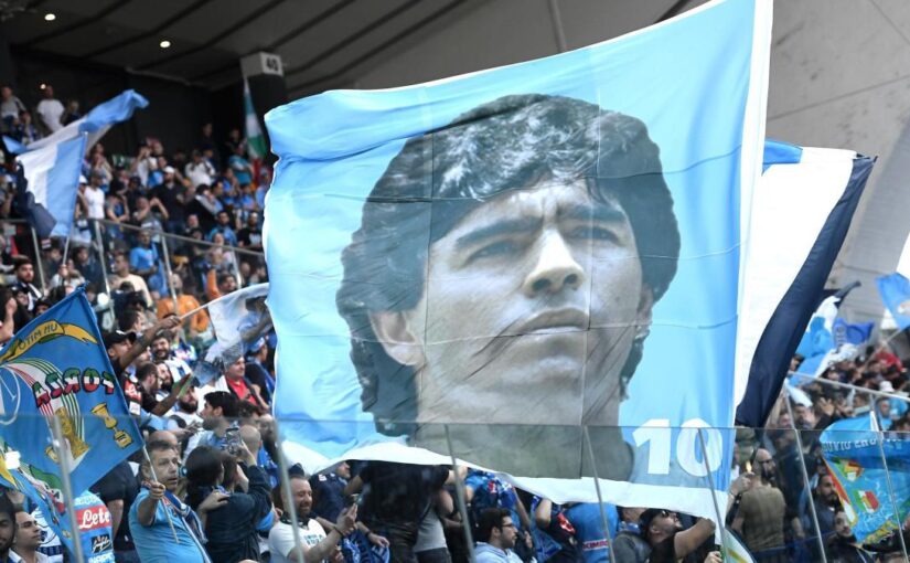 Maradona avrebbe compiuto 66 anni, il Napoli sui social:  “Buon compleanno, Pelusa”