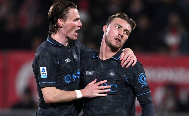 Monza-Napoli, pagelle: Hojlund gol, Politano e Milinkovic-Savic decisivi. De Bruyne top, il voto a Rafa Marin