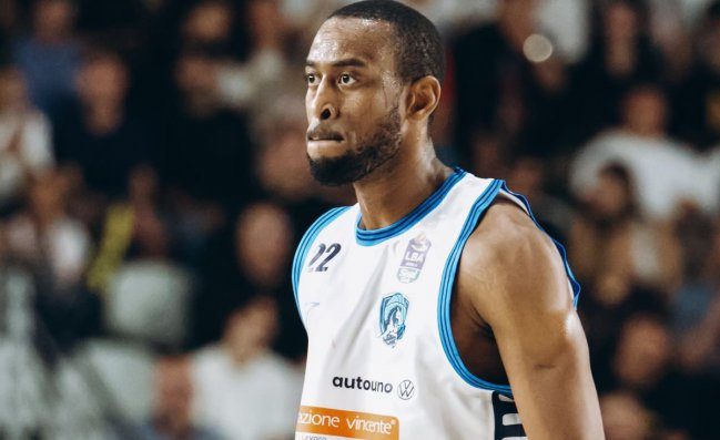 Basket, Wroclaw-Napoli: 82-86, i partenopei non si fermano pi&ugrave;. Primi anche in Eurocup