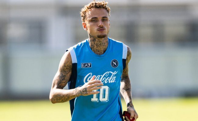 Calzettoni bassi in allenamento, Lang mostra i tatuaggi che “nasconde” in campo: il loro significato