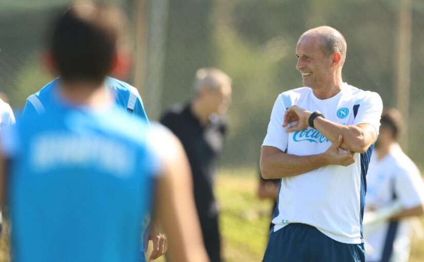 Napoli-Frosinone, Sky – Ipotesi difesa a tre e ballottaggio a centrocampo! Novità in attacco? C’è un osservato speciale a Castel Volturno