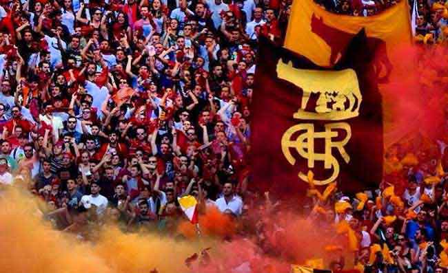 Roma, un tifoso accende il dibattito: “S&igrave; al gemellaggio col Napoli”. I partenopei rispondono